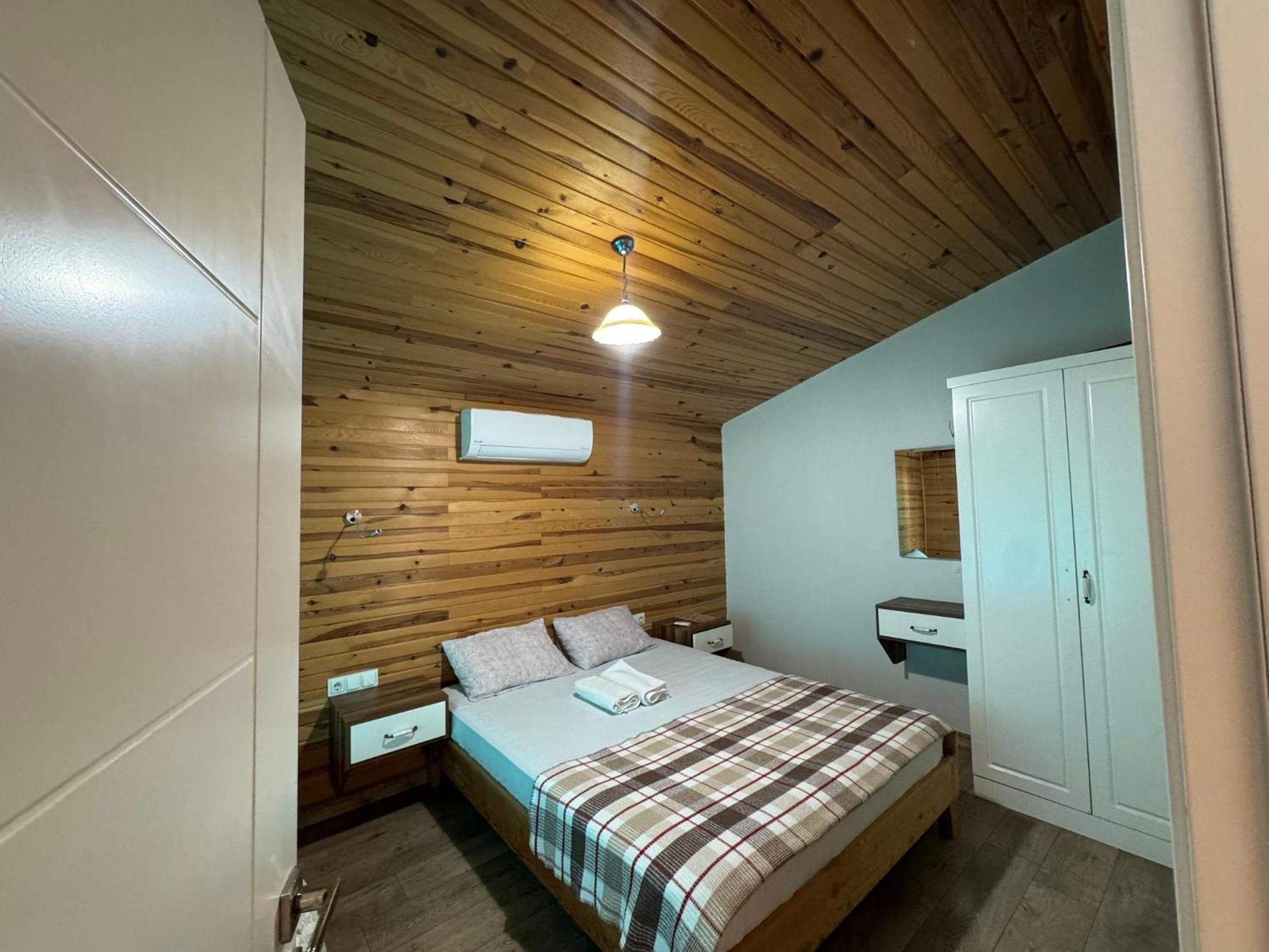 Karaoez Ada Bungalows & Villa Pokoj fotografie
